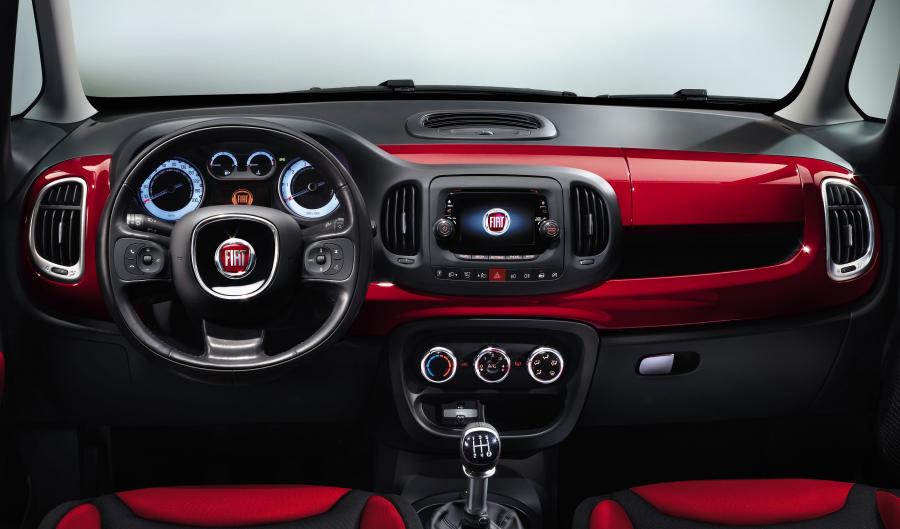  Fiat 500L 2012 года  (фото 18 из 84)
